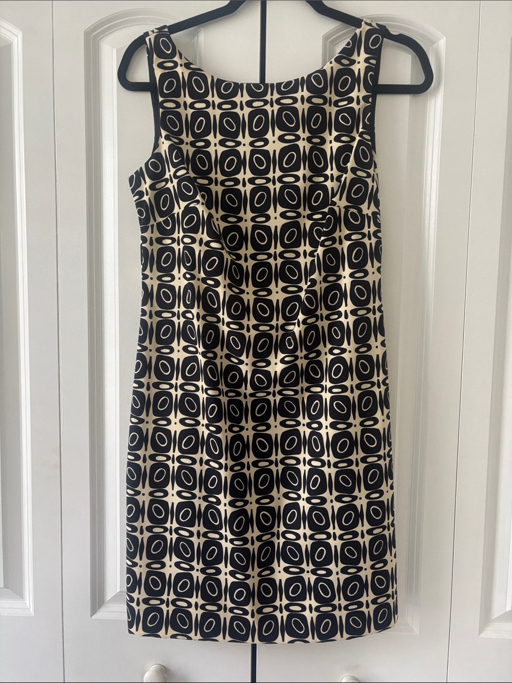 🌸 3/$15 Vintage Sleeveless Black and Cream Geometric Shift Dress